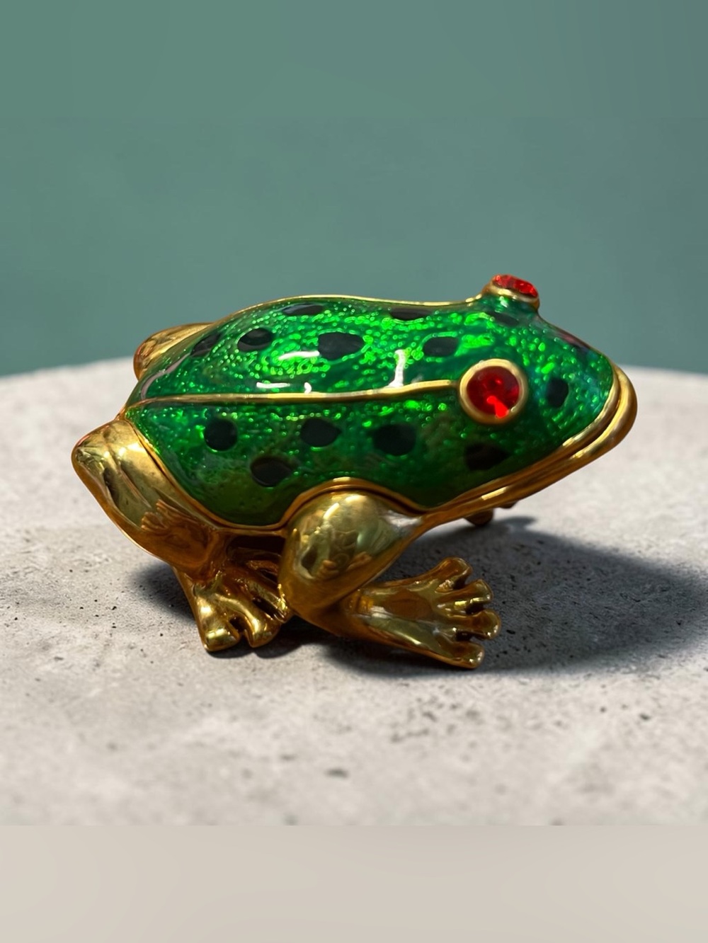 Vintage enamel, green, frog trinket box